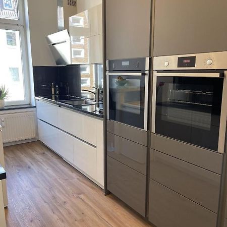 Attraktive Wohnung Mit Balkon Zum Gruenen Hinterhof Schwerin  Exterior foto
