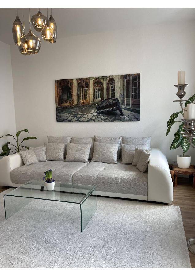 Attraktive Wohnung Mit Balkon Zum Gruenen Hinterhof Schwerin  Exterior foto