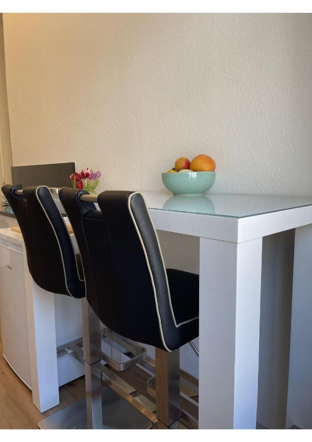 Attraktive Wohnung Mit Balkon Zum Gruenen Hinterhof Schwerin  Exterior foto