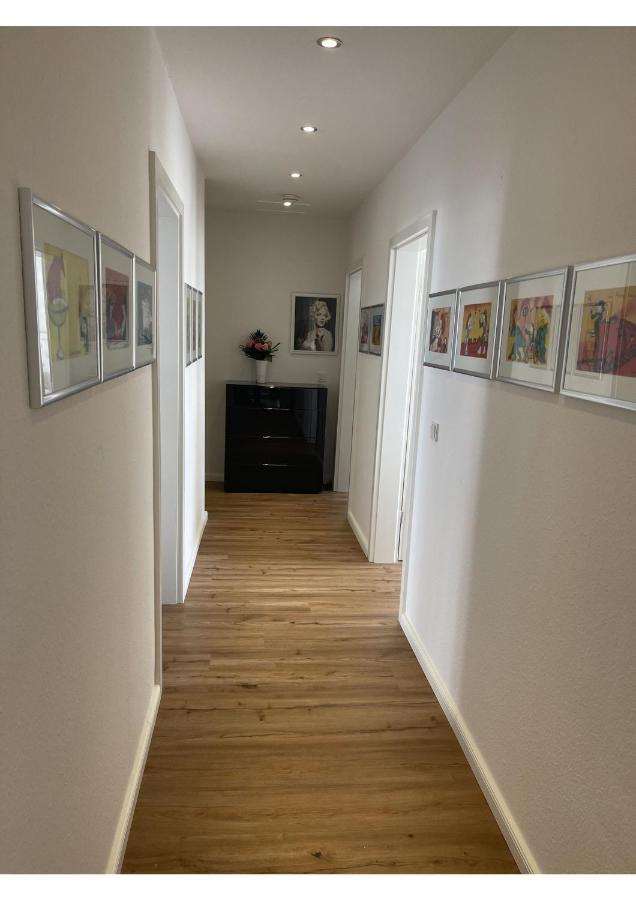 Attraktive Wohnung Mit Balkon Zum Gruenen Hinterhof Schwerin  Exterior foto