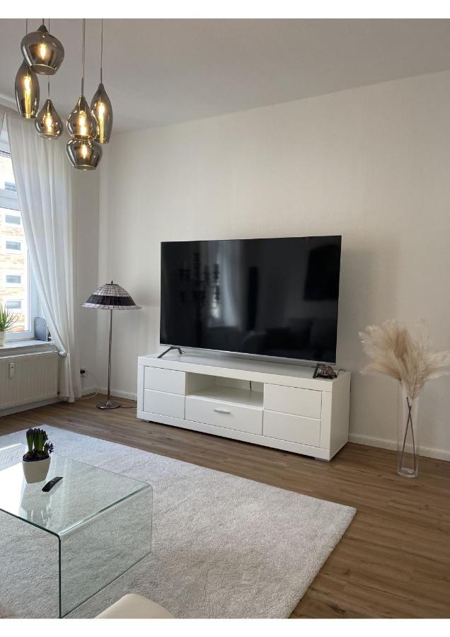 Attraktive Wohnung Mit Balkon Zum Gruenen Hinterhof Schwerin  Exterior foto