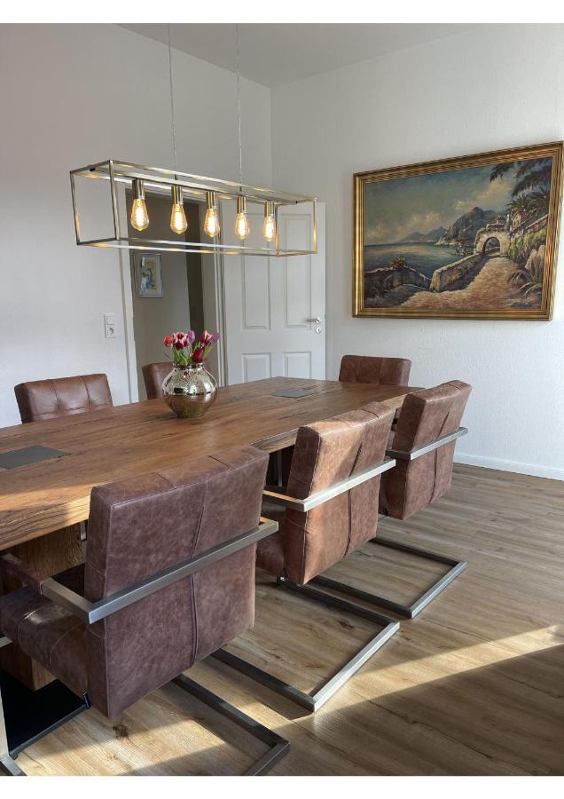 Attraktive Wohnung Mit Balkon Zum Gruenen Hinterhof Schwerin  Exterior foto